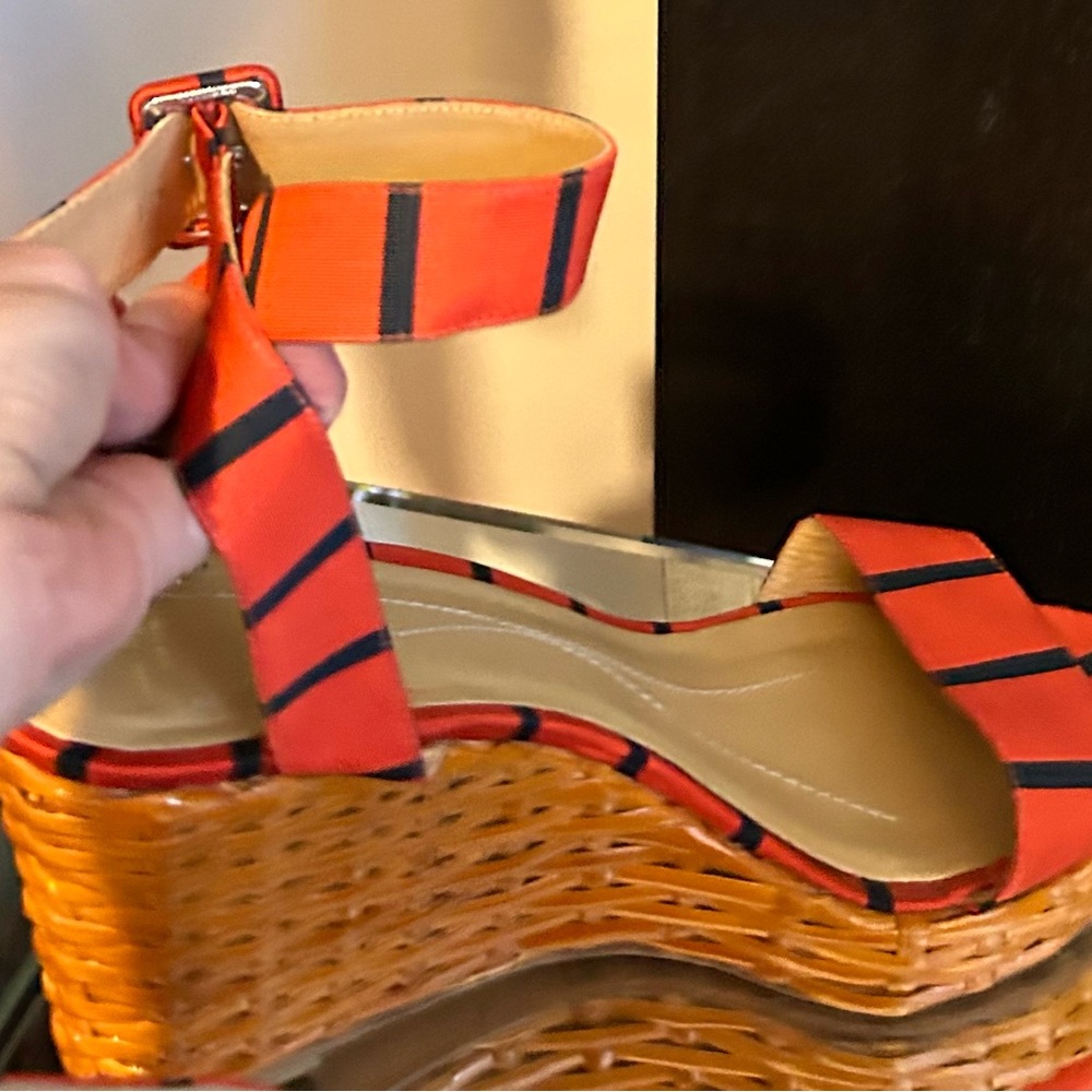ADORABLE , KATE SPADE bright orange 🍊 and Navy blue striped sandals. Size 9 - Picture 8 of 12